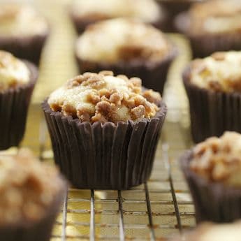 Peanut Crumble Cupcakes