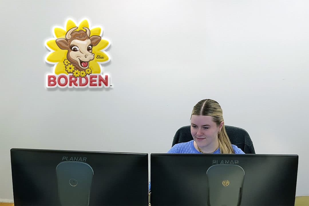 Modern corporate office, business professionals working - Declan Sun on Unsplash